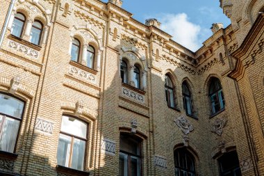 Vilnius, Litvanya - 28 Eylül 2017: M. Prozorov 'un neo-gotik tarzdaki projesine göre 1897-1898 yılları arasında Jaksto Caddesi' nde önemli bir ev inşa edildi. Şimdi 