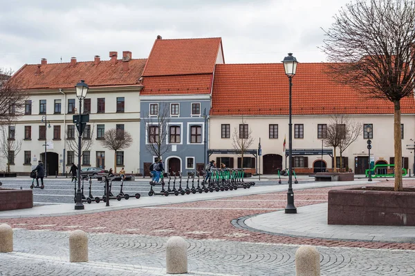 Wilno Litwa Marca 2021 Kolorowe Stare Budowle Rynku Ratuszowym Tradycyjnym — Zdjęcie stockowe