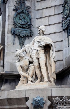 Barcelona, İspanya - 26 Ekim 2015: La Rambla 'nın alt ucundaki Portal de la Pau meydanındaki Kolomb Anıtı' nın Detayları. Heykeltıraş Gaieta Buhigas, 1888.
