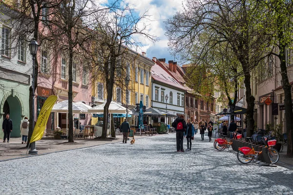 Vilna Lituania Mayo 2021 Los Turistas Caminan Por Calle Pilies — Foto de Stock