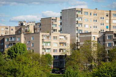 Vilnius, Litvanya - 31 Mayıs 2021: Vilnius, Litvanya 'da Sovietic mimari. Seskine ilçesinde tipik prefabrik kongre binaları.