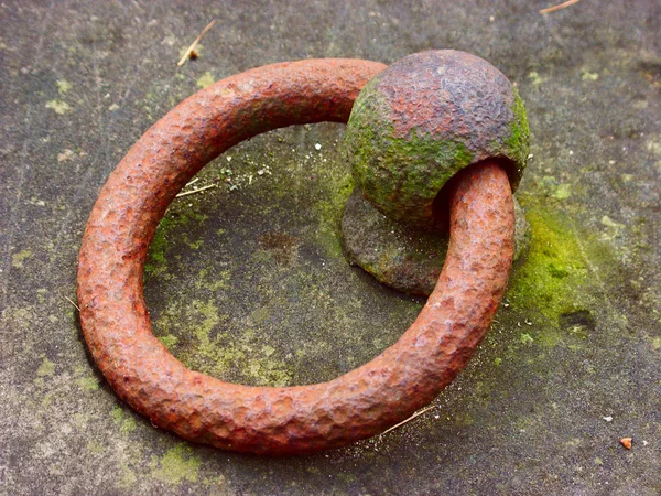 Antiguo anillo oxidado — Foto de Stock