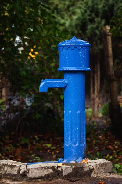 Blaue Wasserpumpe — Stockfoto