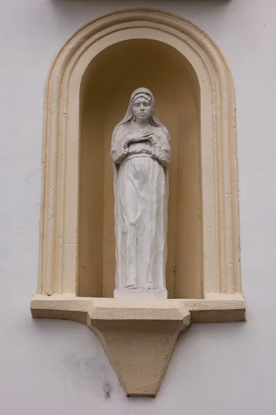 Statue in the wall of Svedasai Church — Stockfoto