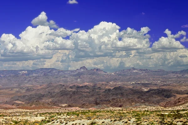 Bergige Wüstenlandschaft der Vereinigten Staaten — Stockfoto