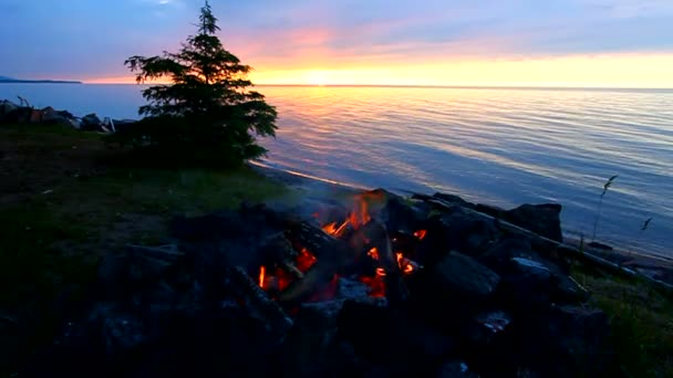 Lake superior stranden lägerelden — Stockvideo