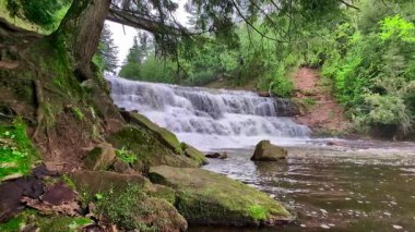 Agate Şelalesi Michigan 'daki Ottawa Ulusal Ormanı' nda etkileyici bir şelaledir.