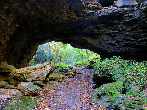 Maquoketa печери природного мосту Айова — стокове фото
