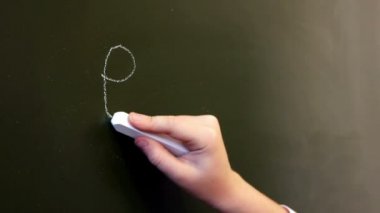 Kız öğrenci yazma fiziksel formülü