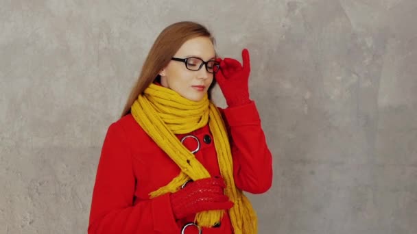 Woman in red coat — Stock Video