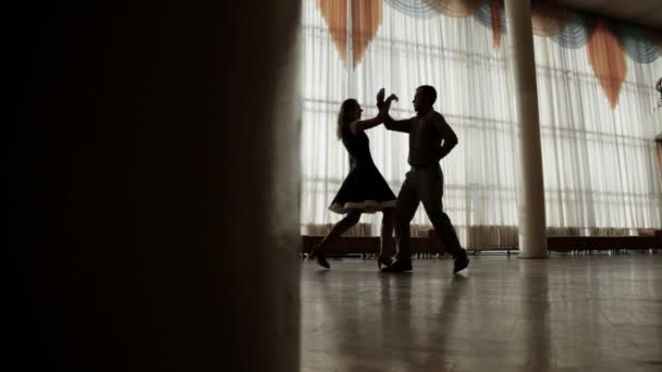 Opleiding om te dansen (echt) paar — Stockvideo
