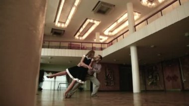 kadın ve erkek dans