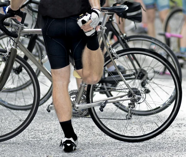 Cyklista, protažení — Stock fotografie