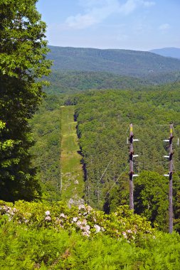 Dağlardaki elektrik hatları