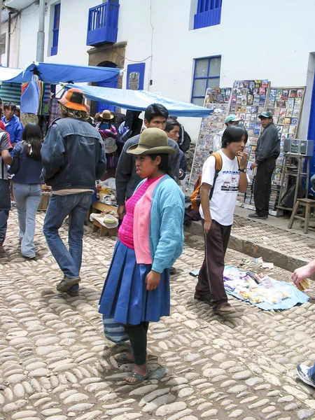 Pessoas não identificadas no mercado — Fotografia de Stock