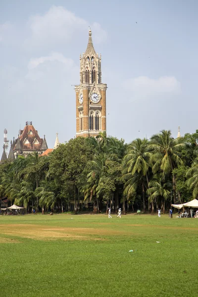 Torre del reloj Rajabai en Mumbai, India — Foto de Stock