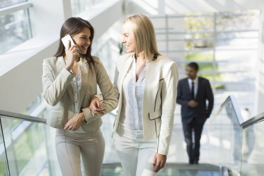 Ofiste çok ırklı insanlar