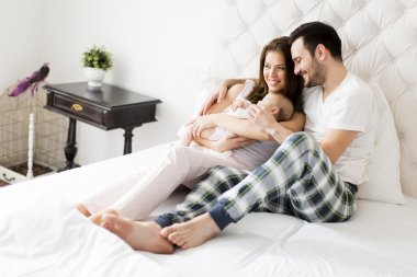 Bebekli mutlu bir aile