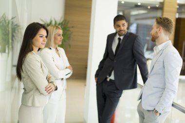 Ofiste Multiratial insanlar