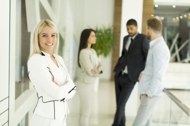 Ofiste Multiratial insanlar