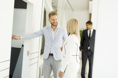 Ofiste Multiratial insanlar