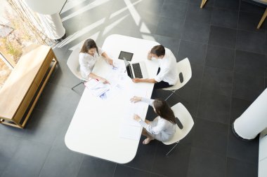 Ofiste çalışanlar.