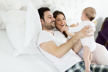 Bebekli mutlu bir aile