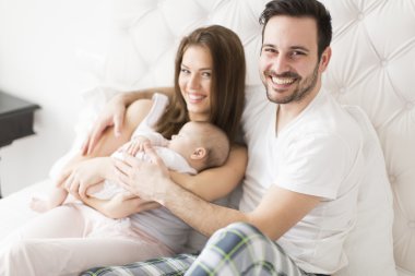 Bebekli mutlu bir aile