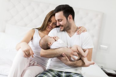 Bebekli mutlu bir aile