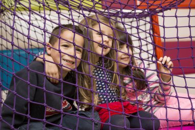 Çocuklar eğleniyor.