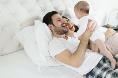 Bebekli mutlu bir aile