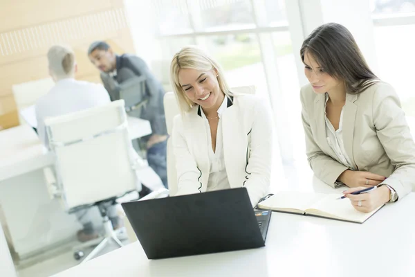 Young multiracial people — Stock Photo, Image