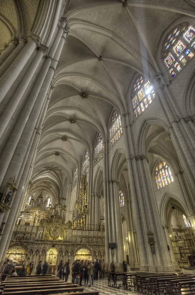 Människor Toledos katedral — Stockfoto