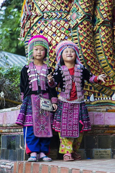 Bambini in costume da tribù collinare — Foto Stock