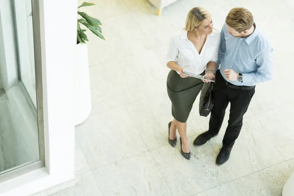 Gente de negocios en la oficina — Foto de Stock