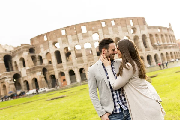 Pareja feliz en Roma — Foto de Stock