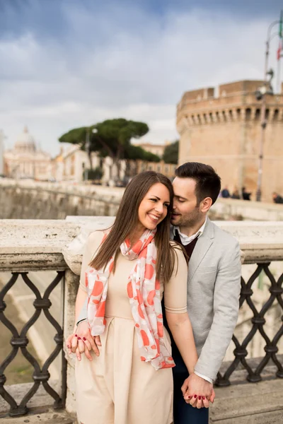 Pareja feliz en Roma —  Fotos de Stock