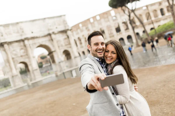 Glückliches Paar in Rom — Stockfoto