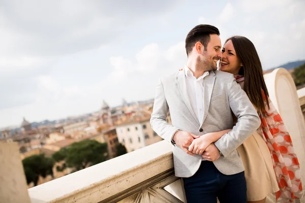 Pareja feliz en Roma — Foto de Stock