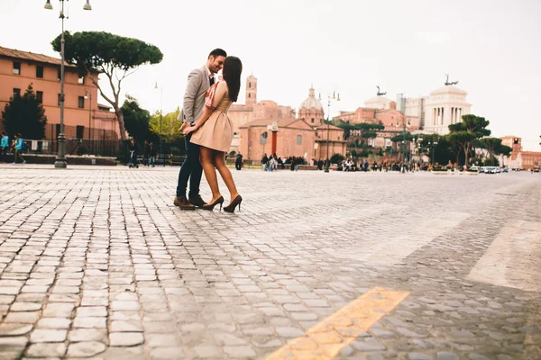 Casal feliz em Roma — Fotografia de Stock