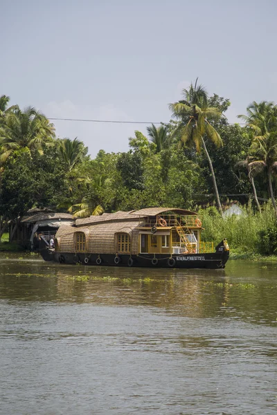 Houseboat a backwaters in Kerala — Foto Stock