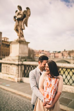 Roma'da sevecen Çift