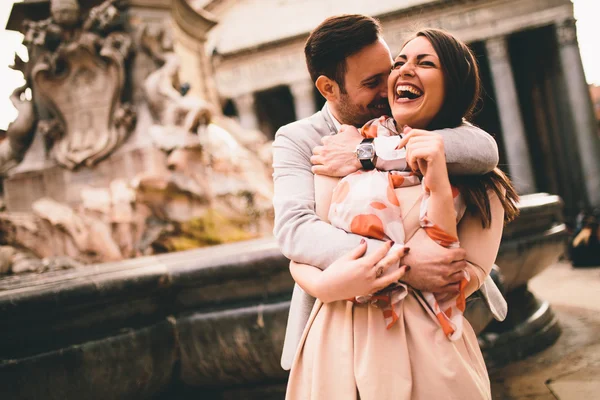 Casal amoroso em Roma — Fotografia de Stock