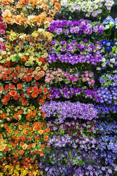 Цветы на рынке — стоковое фото