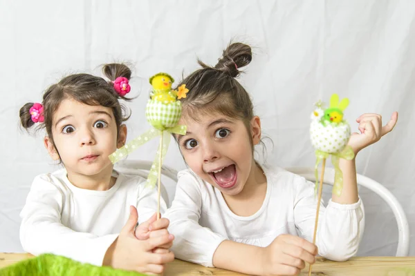 Hermanas gemelas lindas — Foto de Stock