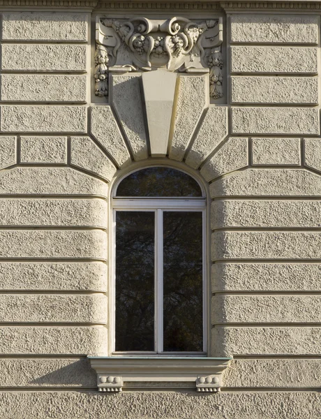Вікно видом на Прагу — стокове фото
