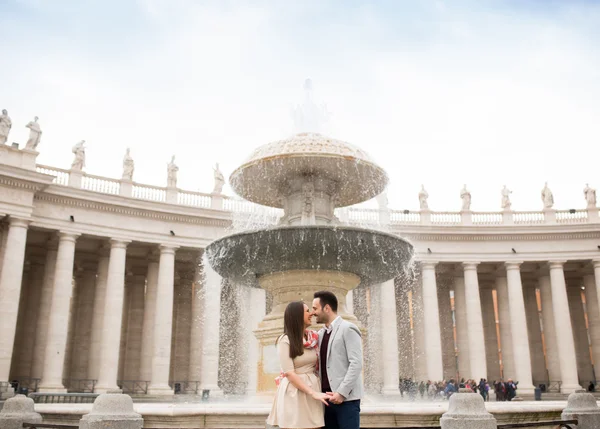 Roma'da mutlu çift — Stok fotoğraf