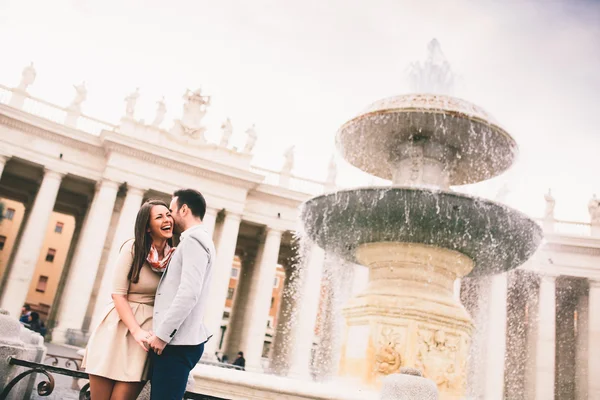 Casal feliz em Roma — Fotografia de Stock