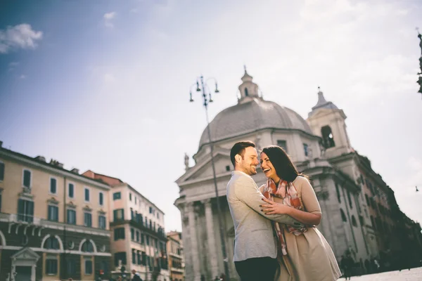 Casal feliz em Roma — Fotografia de Stock