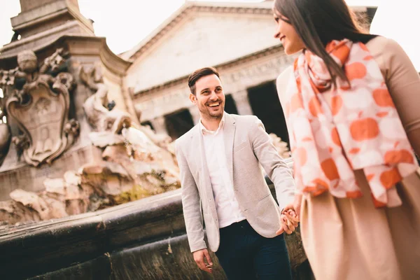 Casal feliz em Roma — Fotografia de Stock